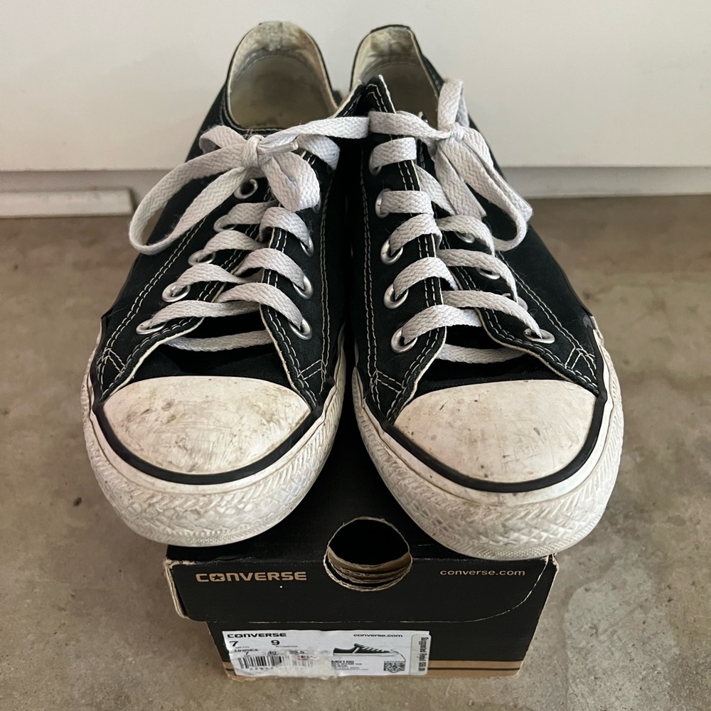 Black converse